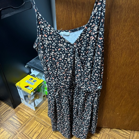 Black floral romper - Picture 3 of 6